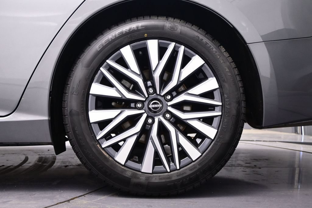 Used 2024 Nissan Altima 2.5 SV FWD image 31