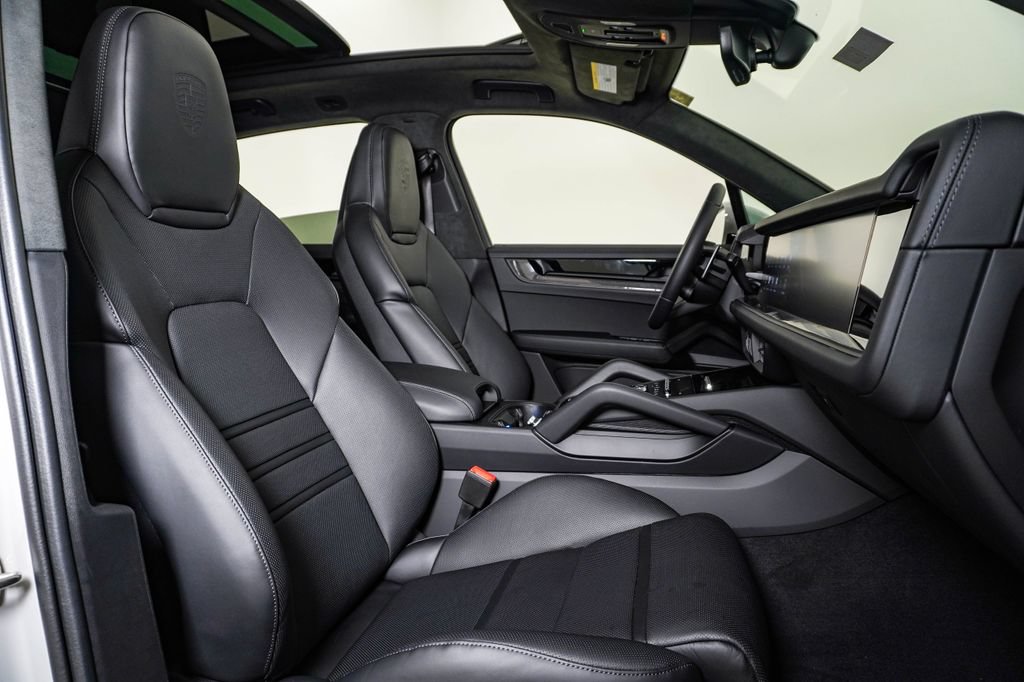 New 2026 Porsche Cayenne GTS AWD/4WD image 15