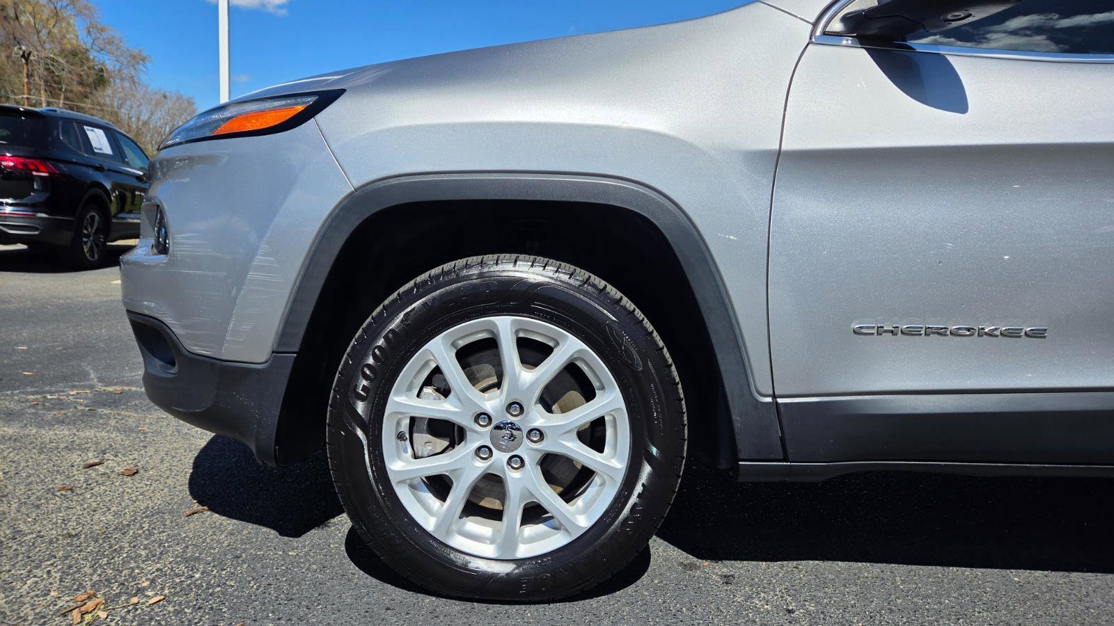 Used 2017 Jeep Cherokee Latitude w/ Safety/Convenience Group image 12