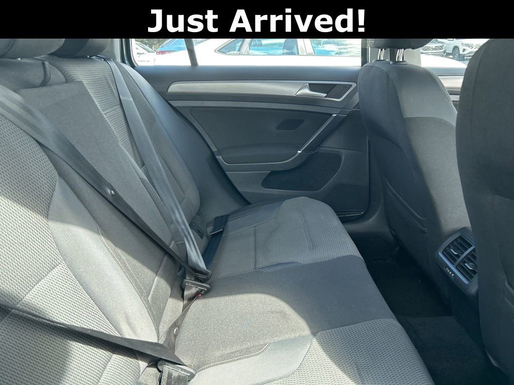Used 2017 Volkswagen Golf S image 10