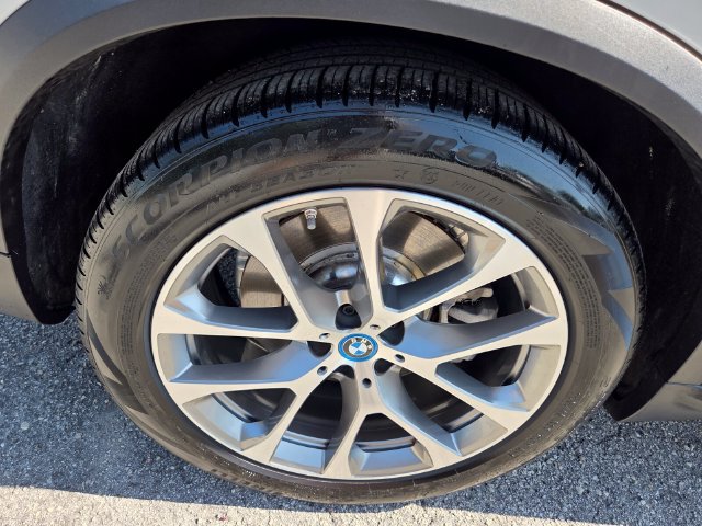 Used 2025 BMW X5 xDrive50e AWD/4WD image 21