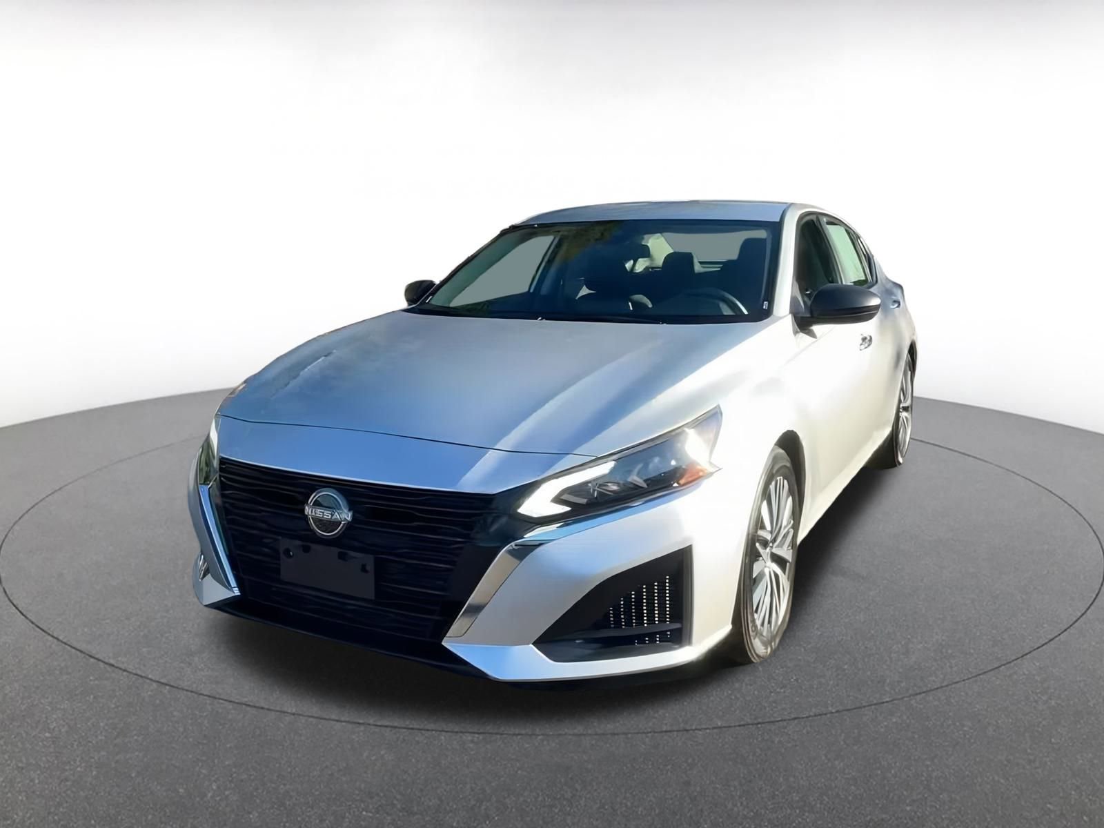 Used 2024 Nissan Altima 2.5 SV image 7