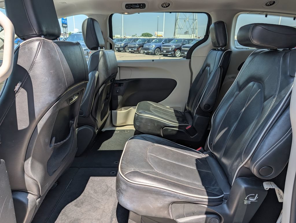 Used 2022 Chrysler Pacifica Limited FWD image 15