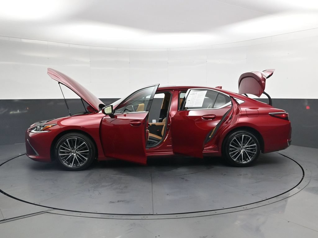 Used 2025 Lexus ES 300h w/ Premium Package FWD image 54