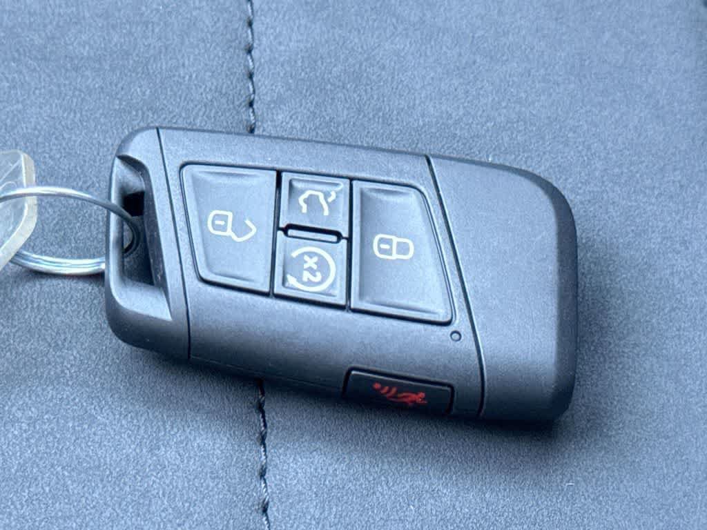 New 2026 Volkswagen Taos SE FWD image 28