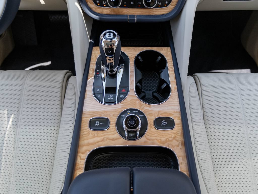 Used 2024 Bentley Bentayga AWD/4WD image 26