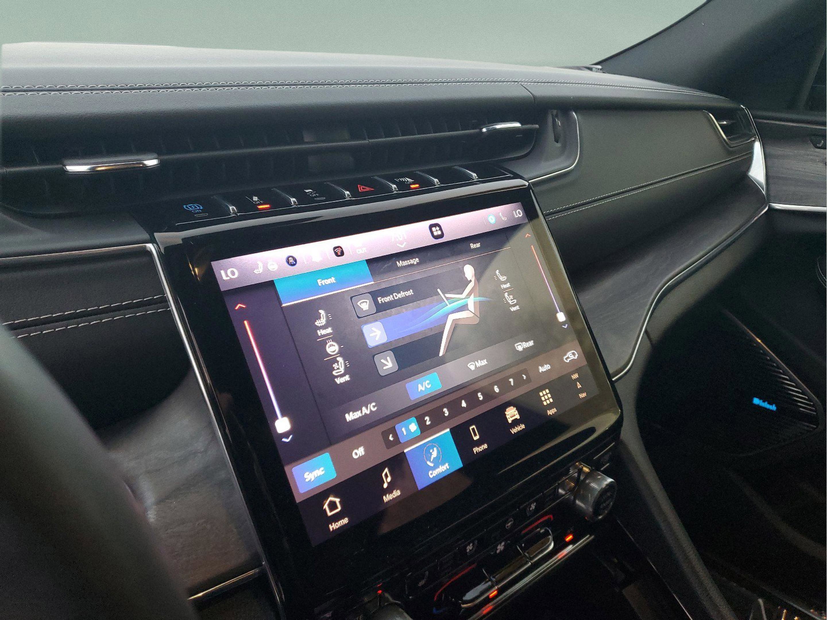 Used 2024 Jeep Grand Cherokee Overland w/ Advanced Protech Group III image 19