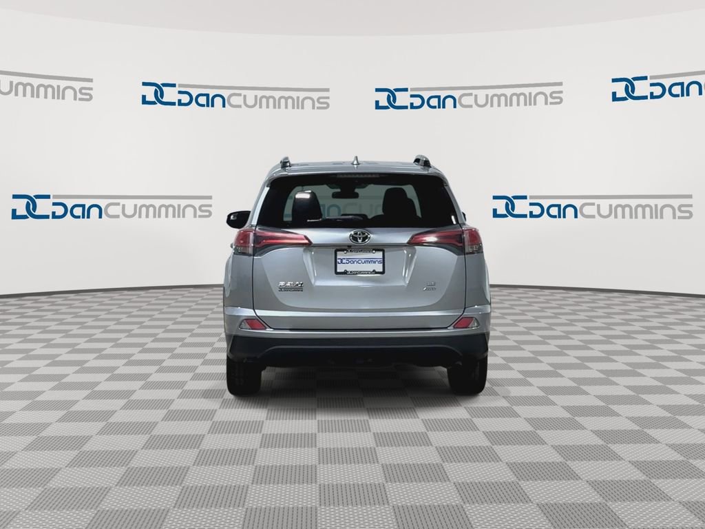 Used 2018 Toyota RAV4 LE image 8