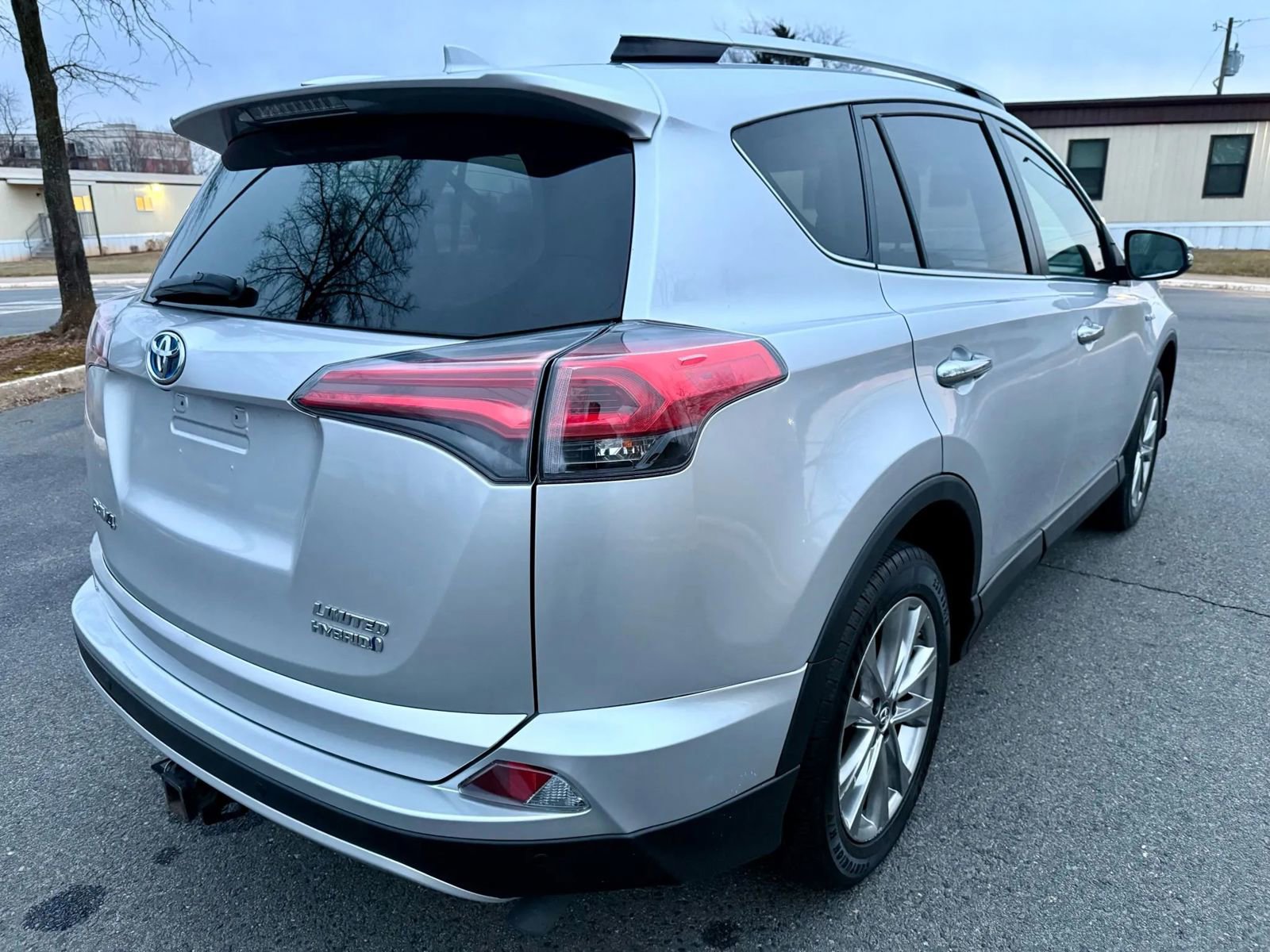 Used 2016 Toyota RAV4 Limited image 8