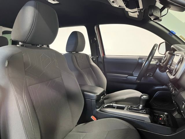 Used 2018 Toyota Tacoma TRD Sport w/ Technology Package image 10