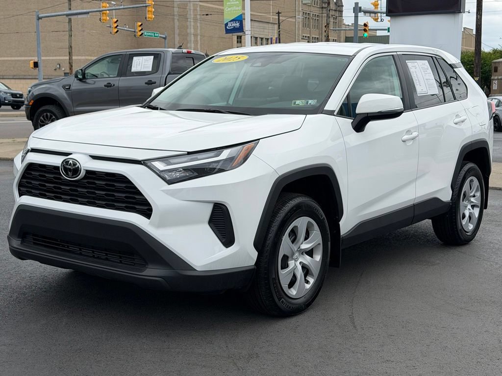 Used 2025 Toyota RAV4 LE AWD/4WD image 1