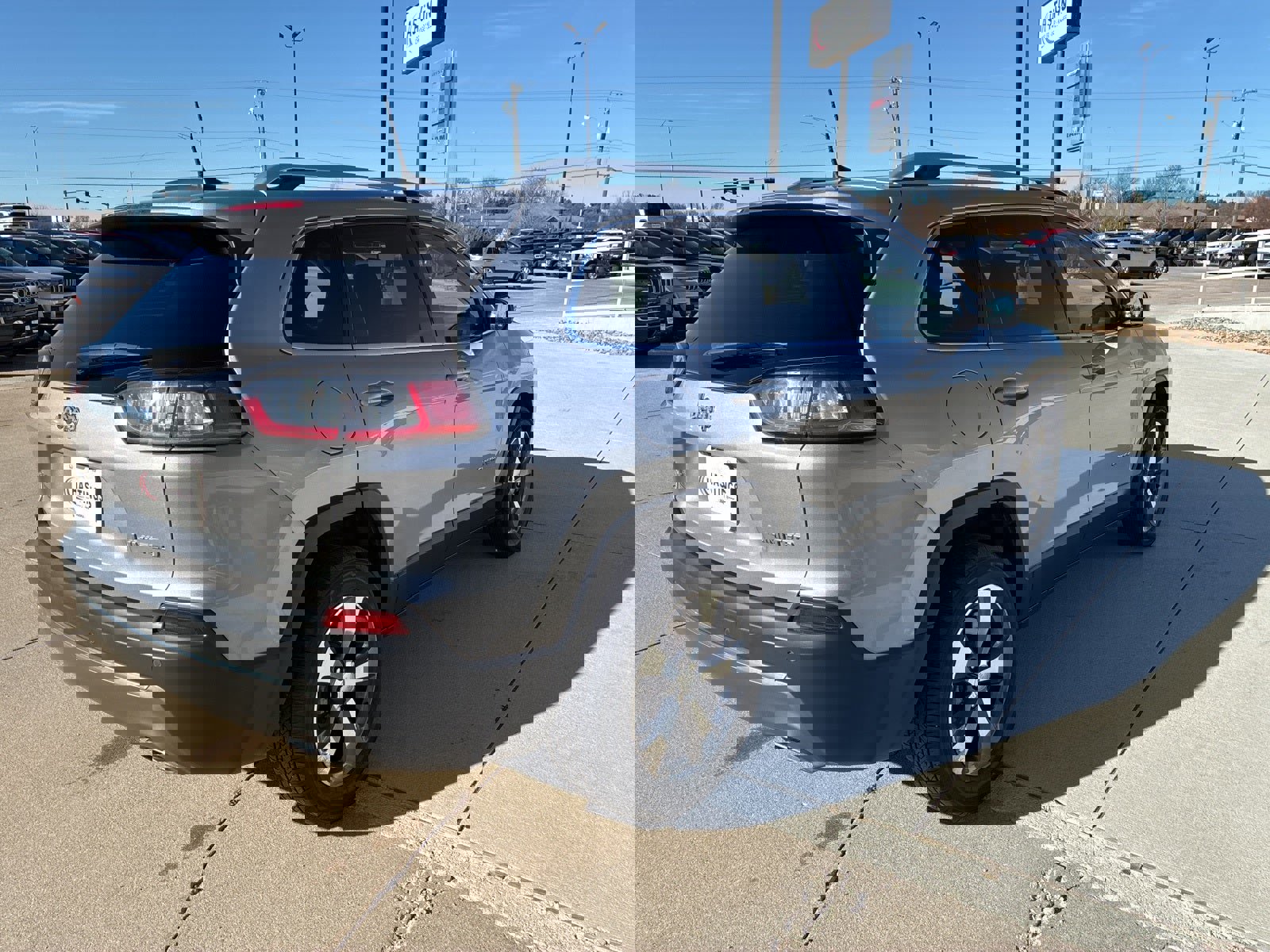 Used 2019 Jeep Cherokee Limited image 7