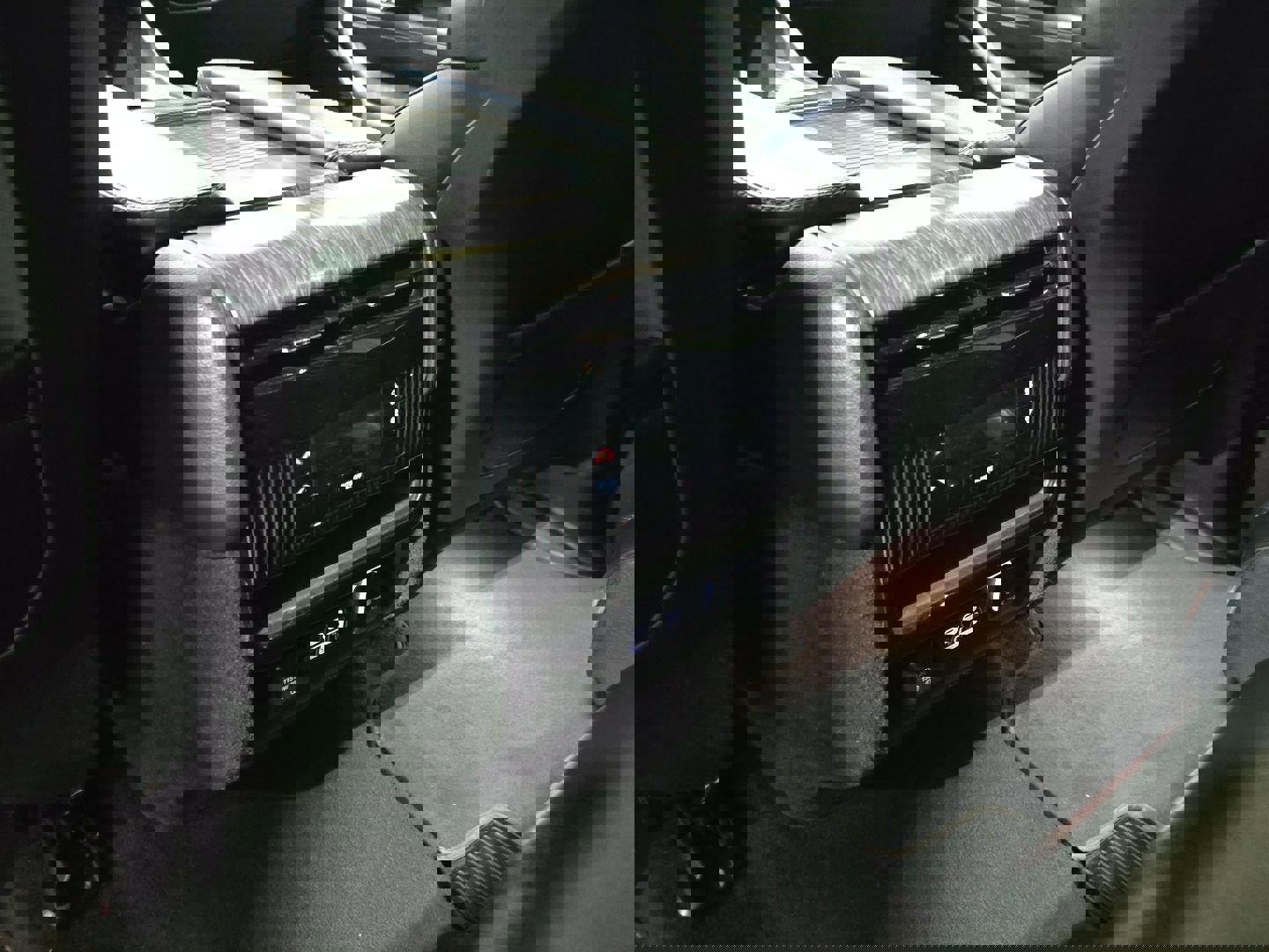 Used 2023 Jeep Wagoneer L Series II image 16