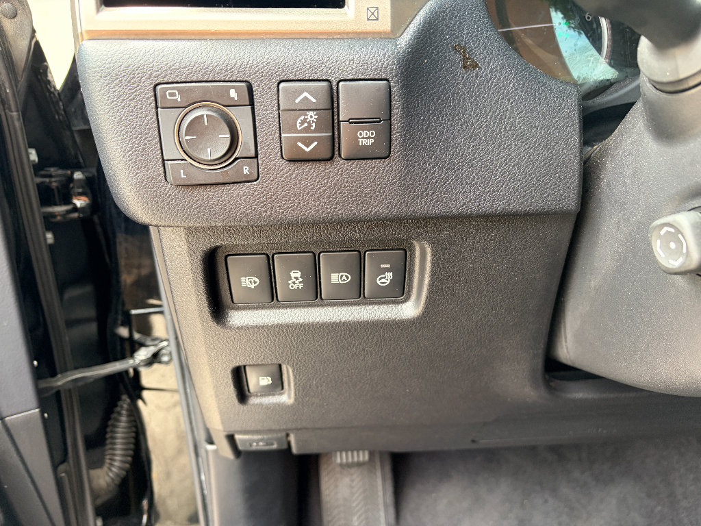 Used 2021 Lexus GX 460 Premium w/ Accessory Package AWD/4WD image 14