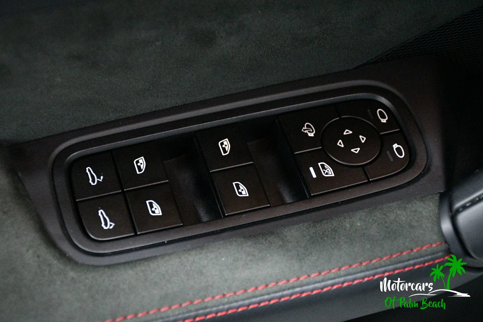 Used 2025 Porsche Cayenne GTS AWD/4WD image 35
