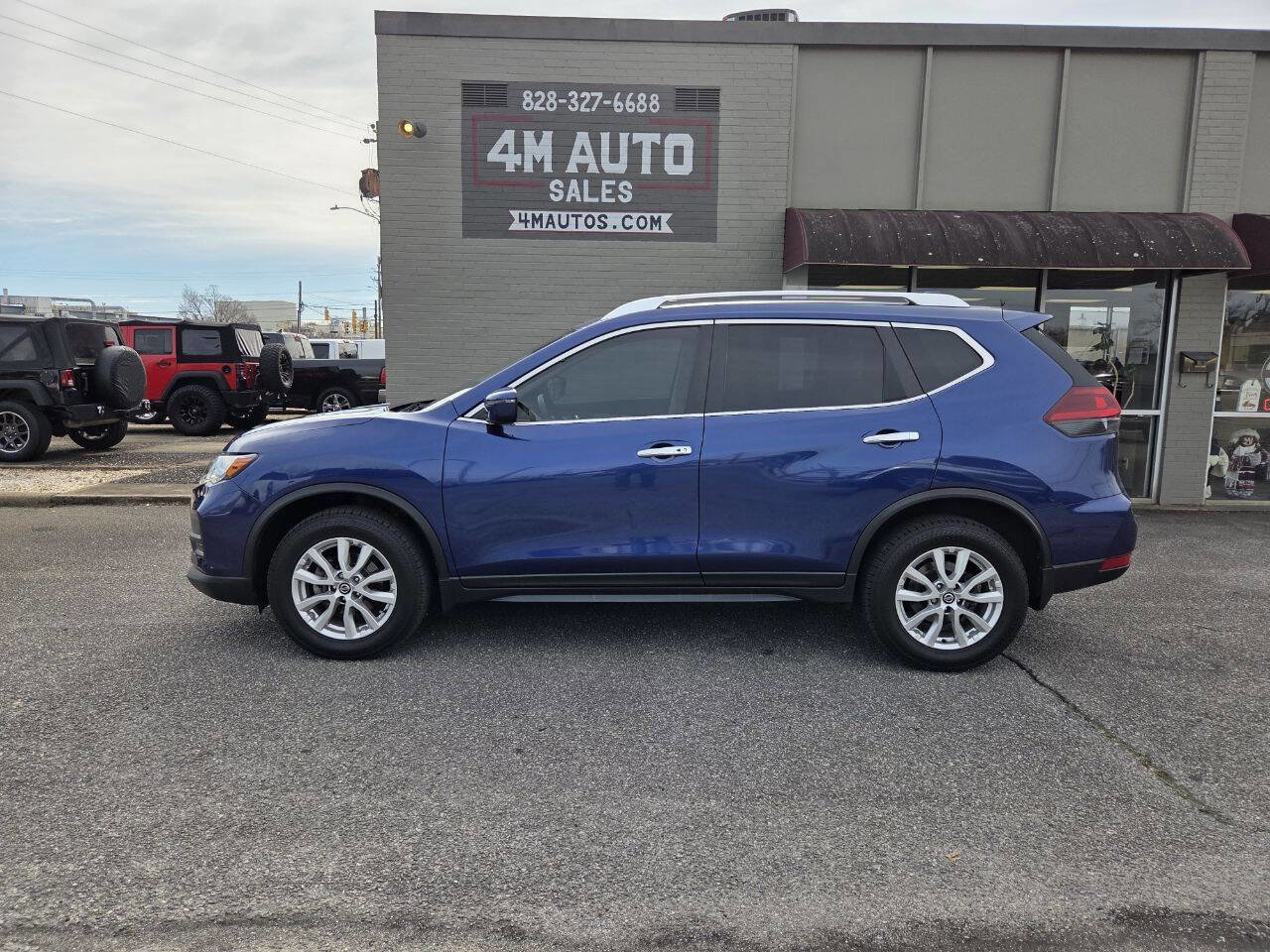 Used 2019 Nissan Rogue SV image 1