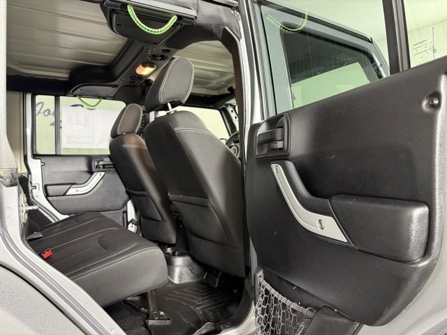 Used 2015 Jeep Wrangler Unlimited Sahara w/ Connectivity Group image 17