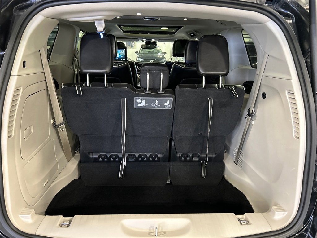 Used 2021 Chrysler Pacifica Limited w/ Uconnect Theater Family Group image 29