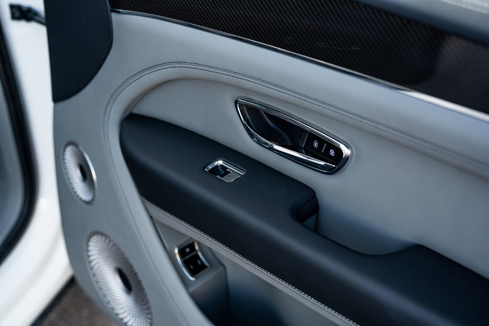 Certified 2025 Bentley Bentayga image 31