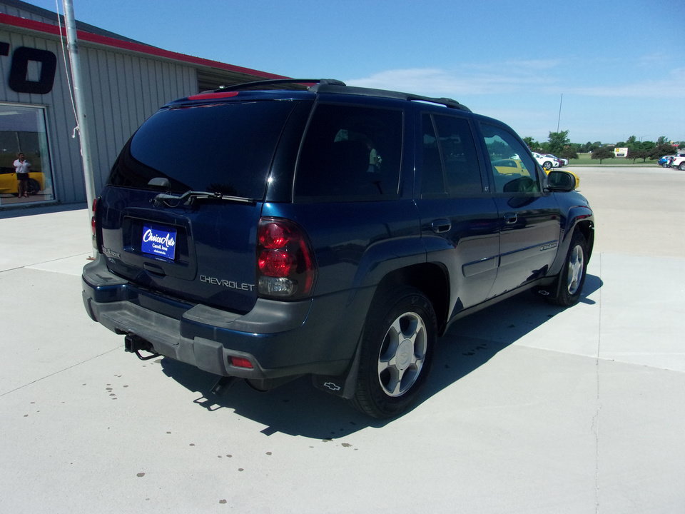 Used 2004 Chevrolet TrailBlazer LT AWD/4WD image 3