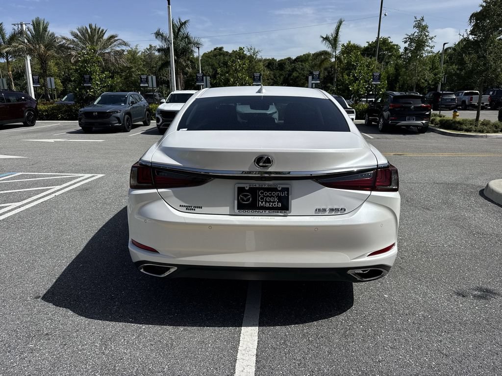 Used 2025 Lexus ES 350 w/ Premium Package FWD image 2