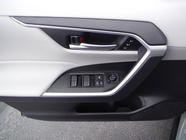 Used 2023 Toyota RAV4 XLE Premium AWD/4WD image 19