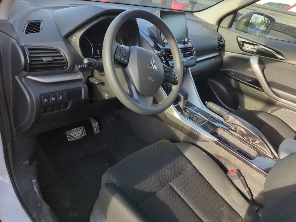 Used 2022 Mitsubishi Eclipse Cross LE image 6