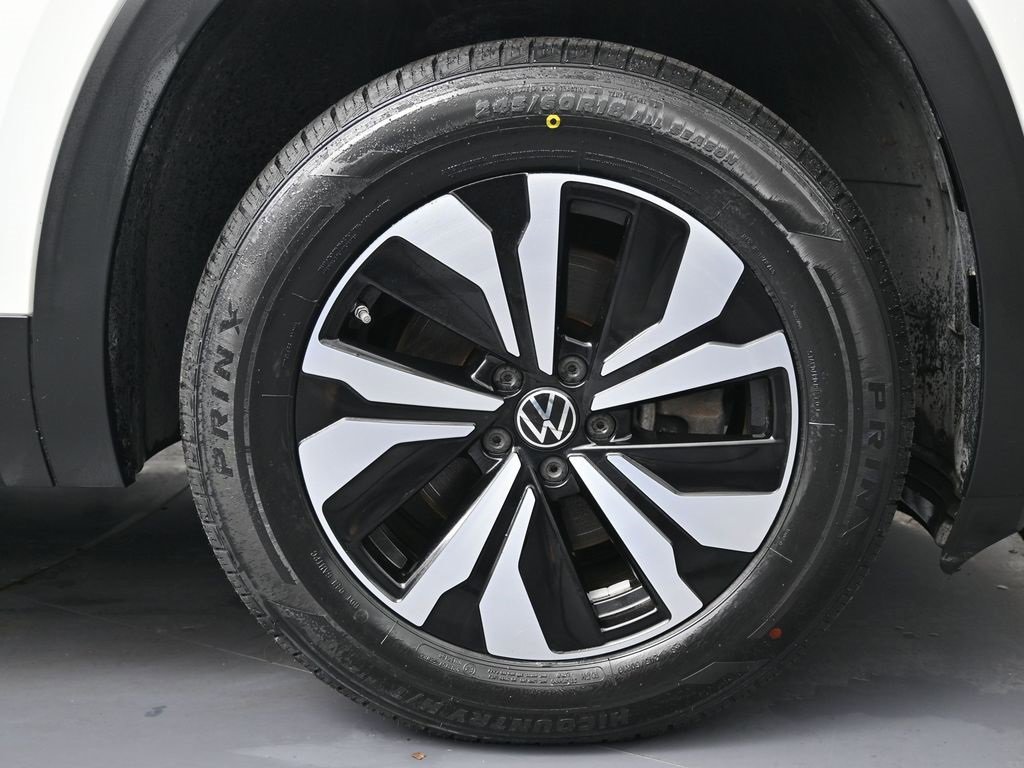 Used 2024 Volkswagen Atlas SE image 16