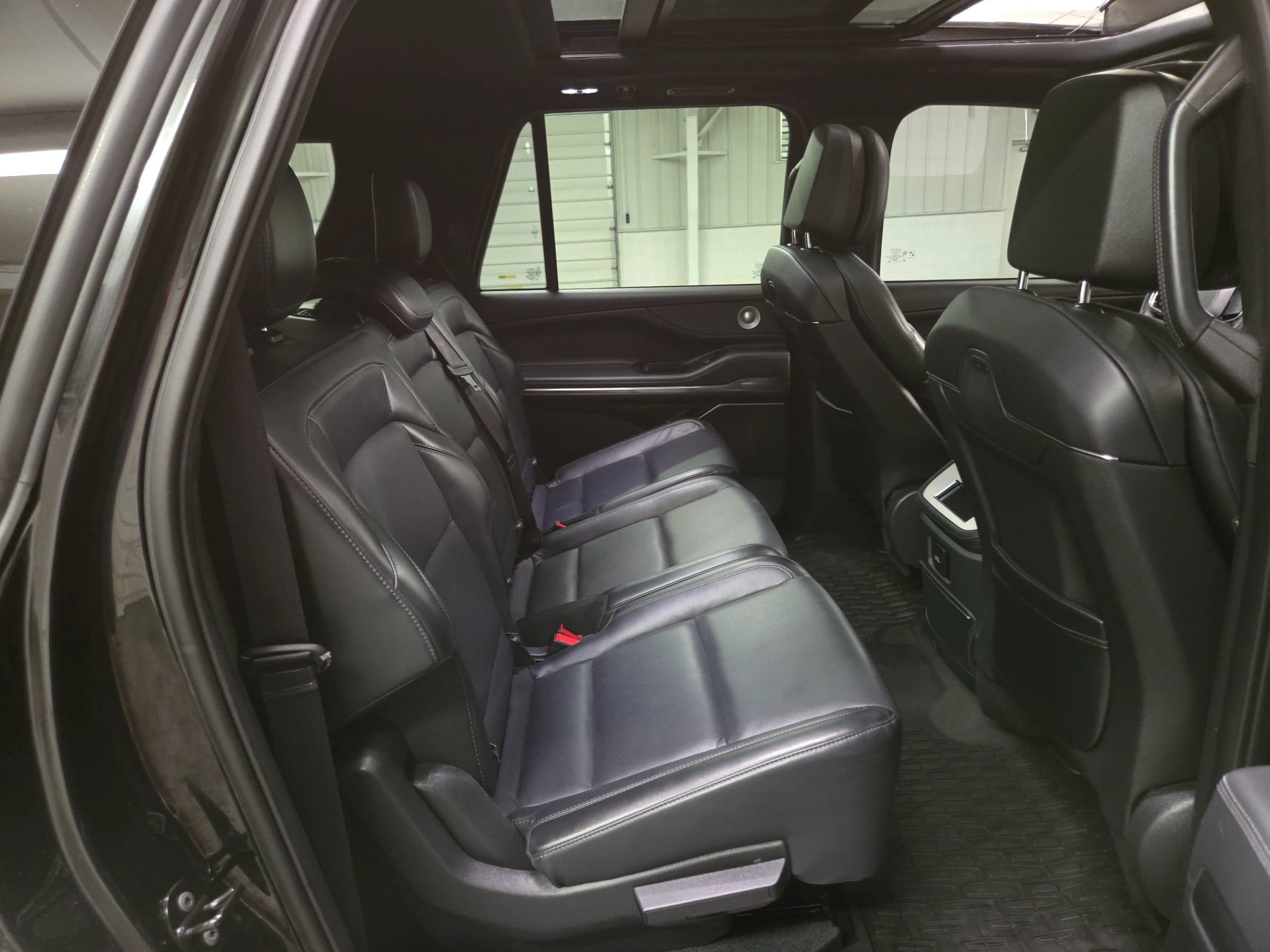 Used 2025 Lincoln Navigator L Reserve w/ Jet Appearance Package AWD/4WD image 30