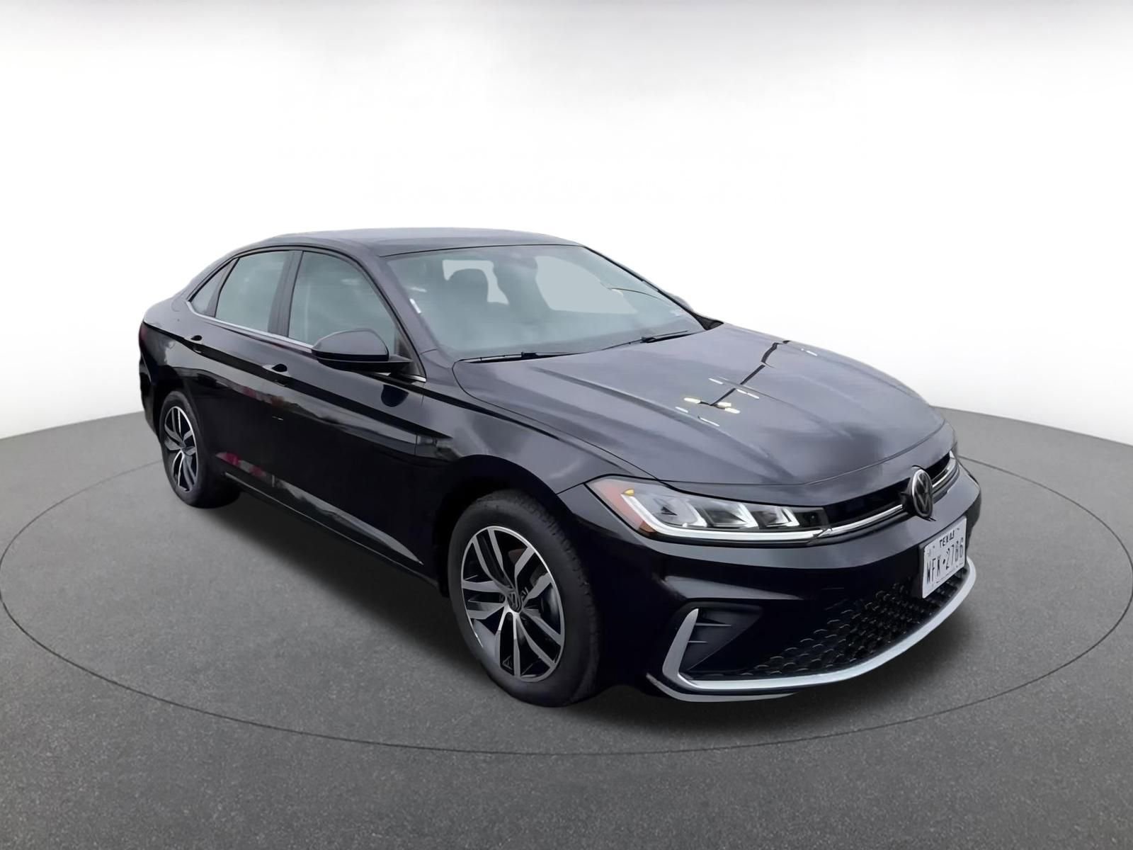 Used 2025 Volkswagen Jetta SE image 3