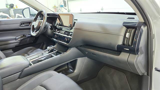 Certified 2025 Nissan Pathfinder SV FWD image 25