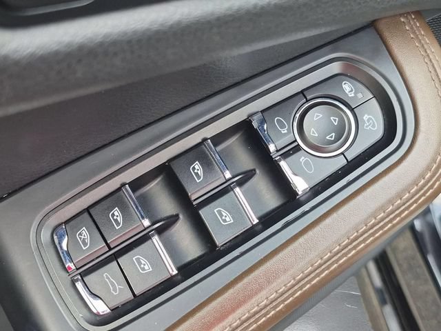 Used 2015 Porsche Macan Turbo AWD/4WD image 15