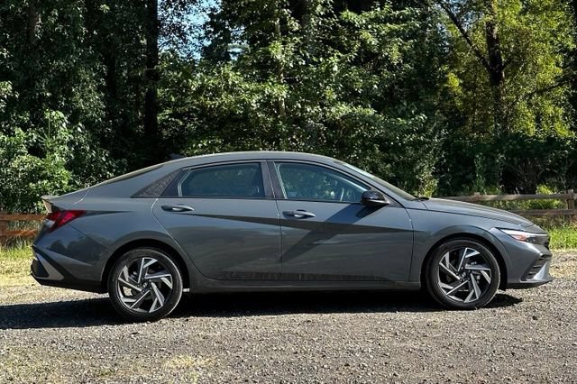 Certified 2025 Hyundai Elantra Sport FWD image 10