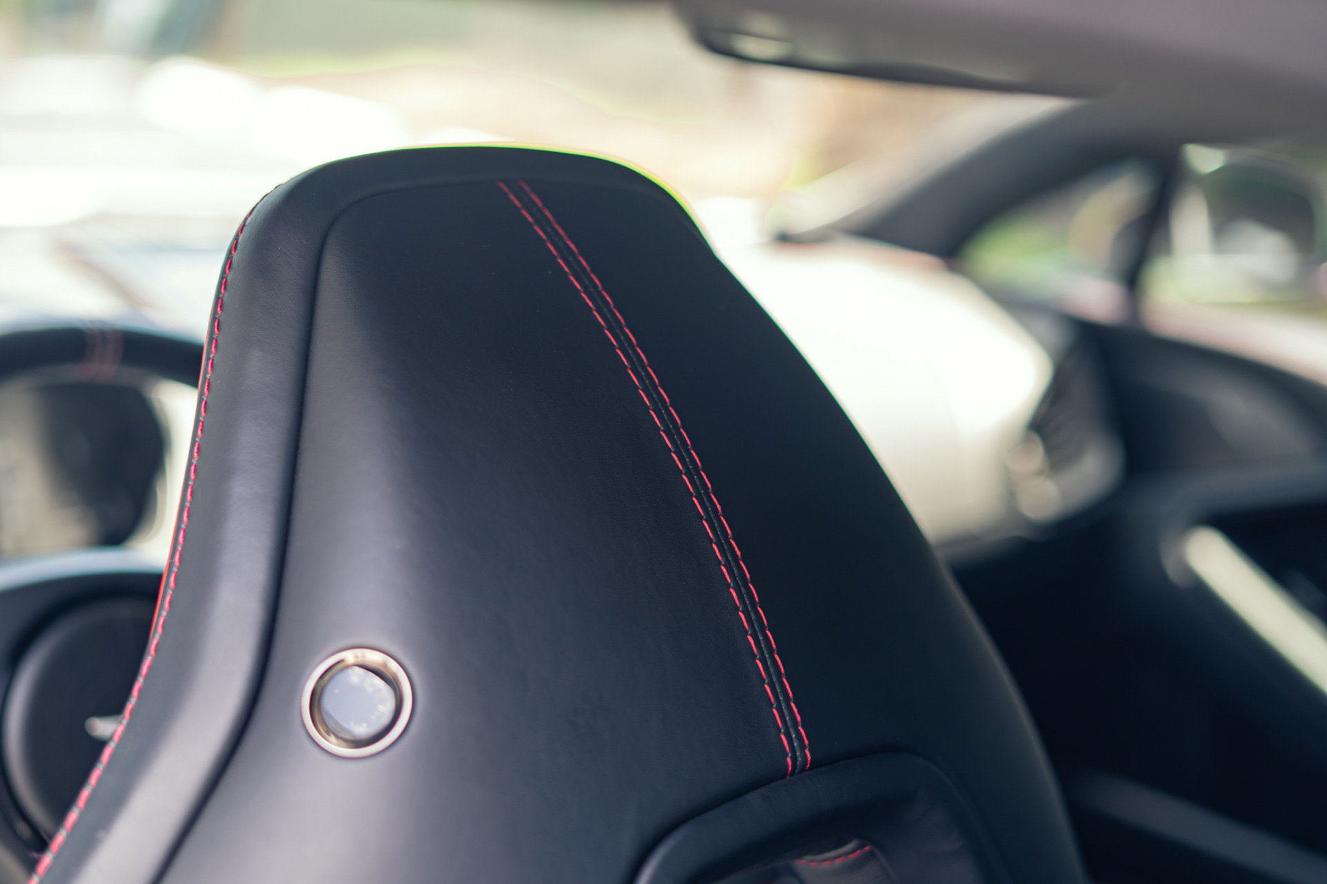 Used 2015 Aston Martin Vanquish Coupe RWD image 30