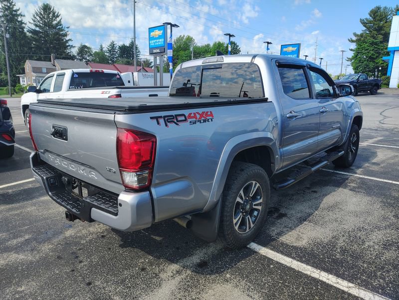 Used 2017 Toyota Tacoma TRD Sport w/ Premium & Technology Package AWD/4WD image 5