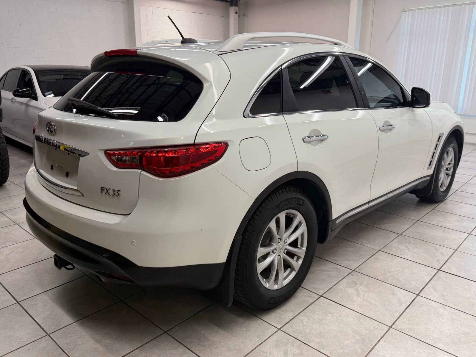 Used 2009 INFINITI FX35 2WD w/ Navigation Pkg image 9