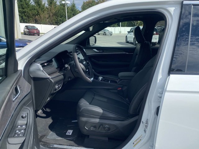 New 2025 Jeep Grand Cherokee Overland image 16