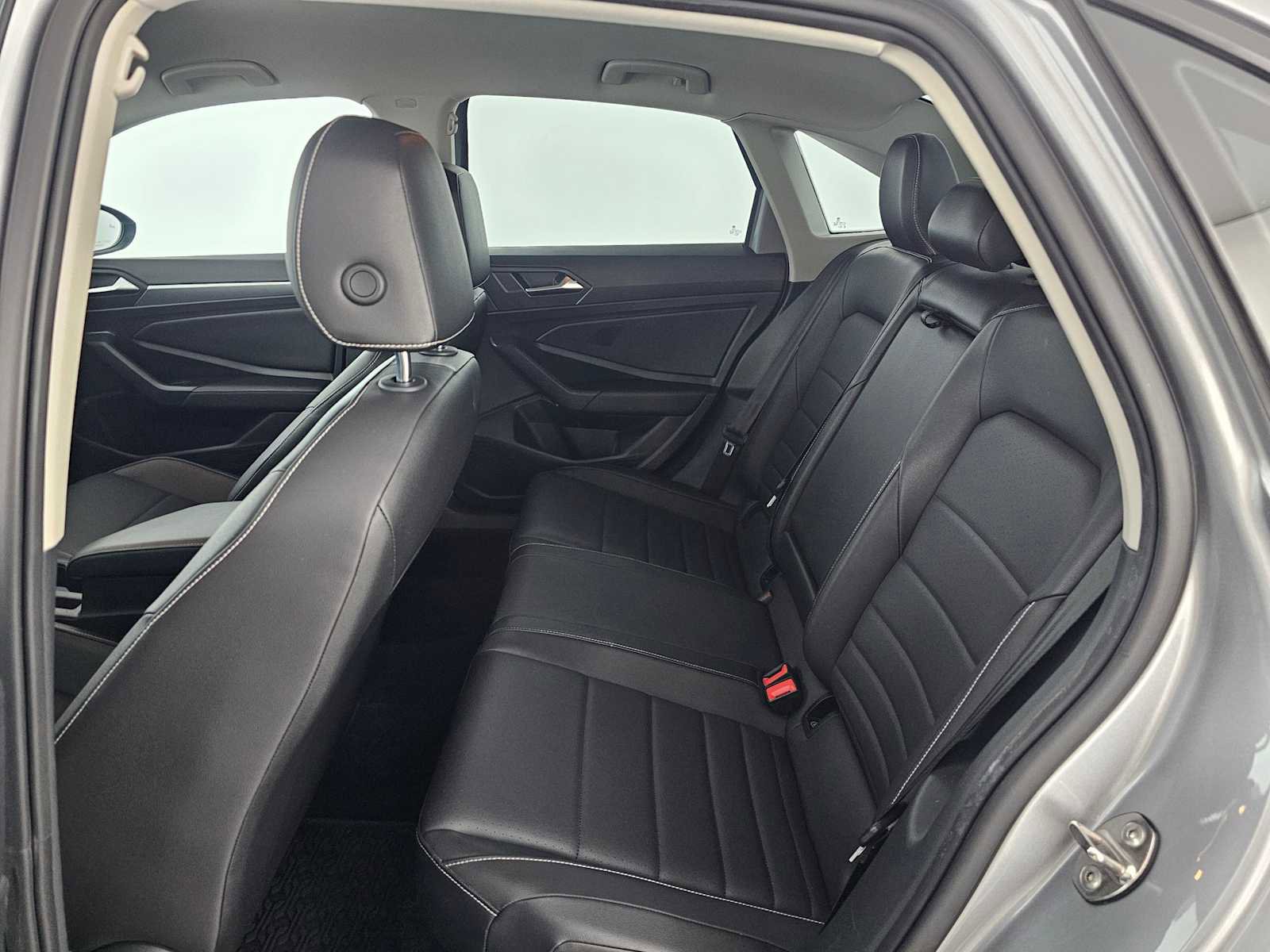 Used 2022 Volkswagen Jetta SE image 16