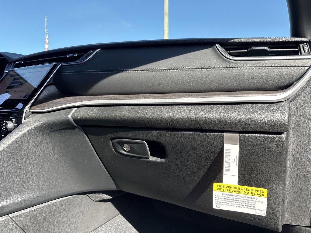 New 2025 Jeep Grand Cherokee L Limited w/ Trailer Tow Package image 34