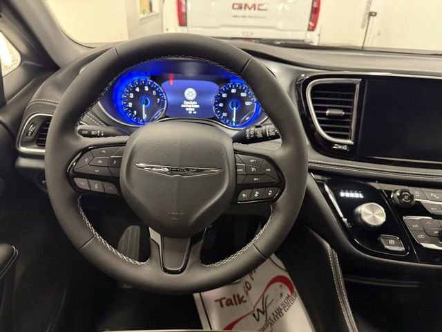 New 2026 Chrysler Pacifica Limited w/ S Appearance Package FWD image 18