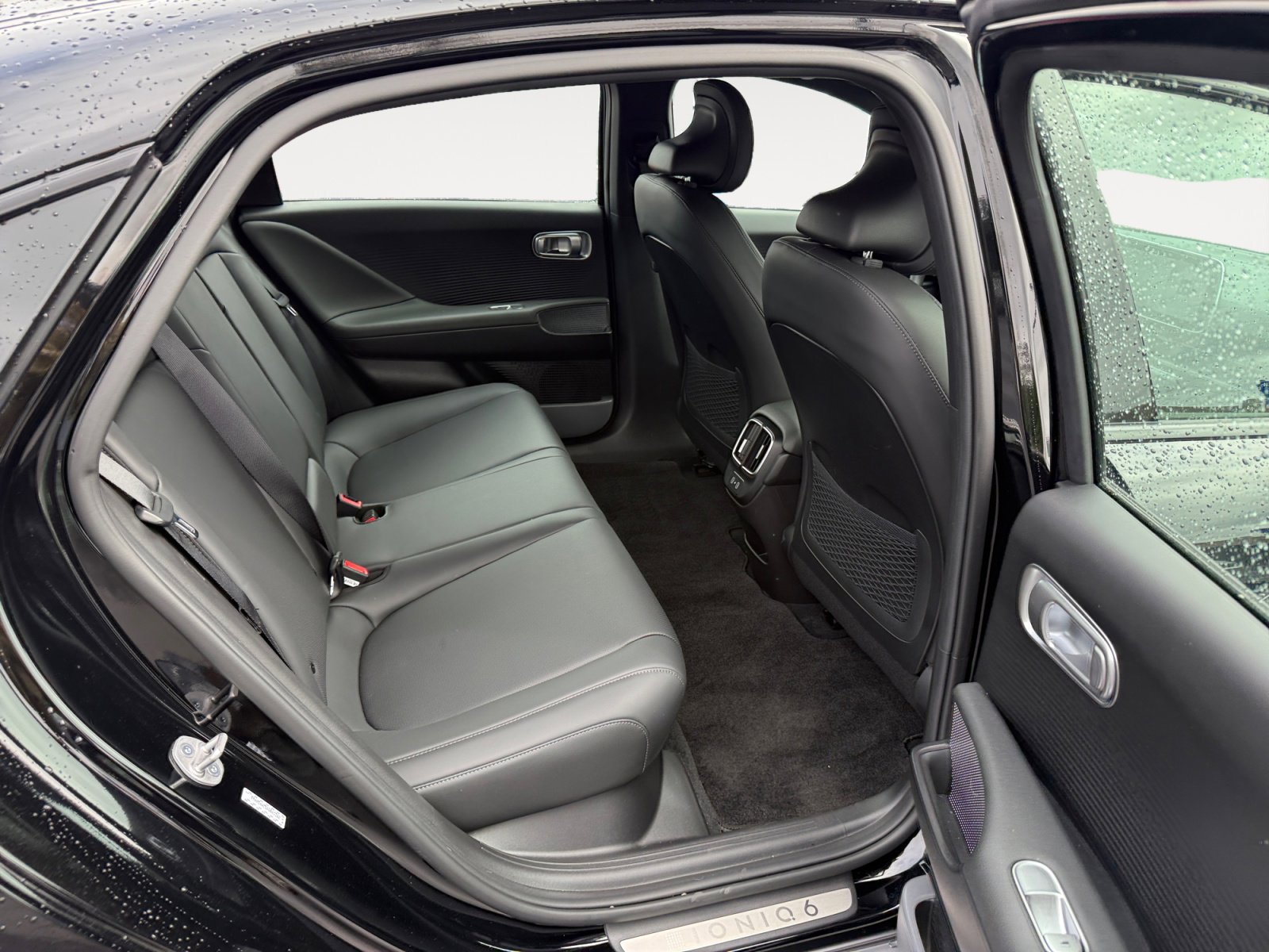 Used 2023 Hyundai Ioniq 6 Limited image 18