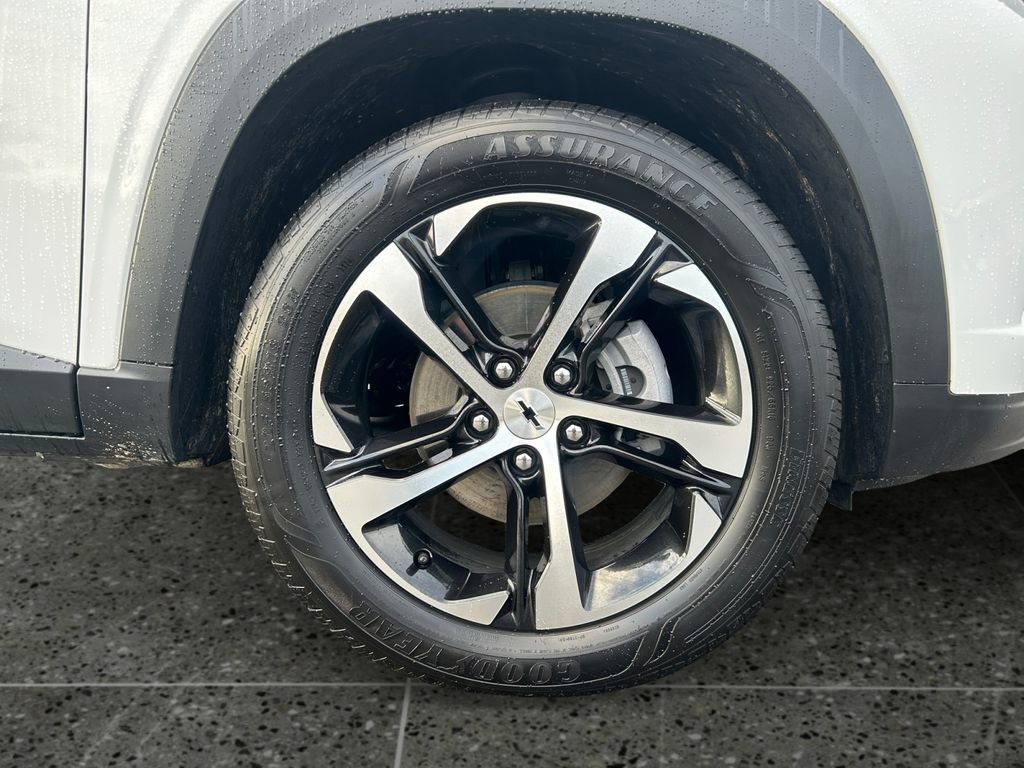 Used 2025 Chevrolet Trax RS w/ Sunroof Package FWD image 9