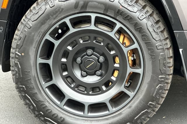 New 2026 Land Rover Defender 110 AWD/4WD image 24