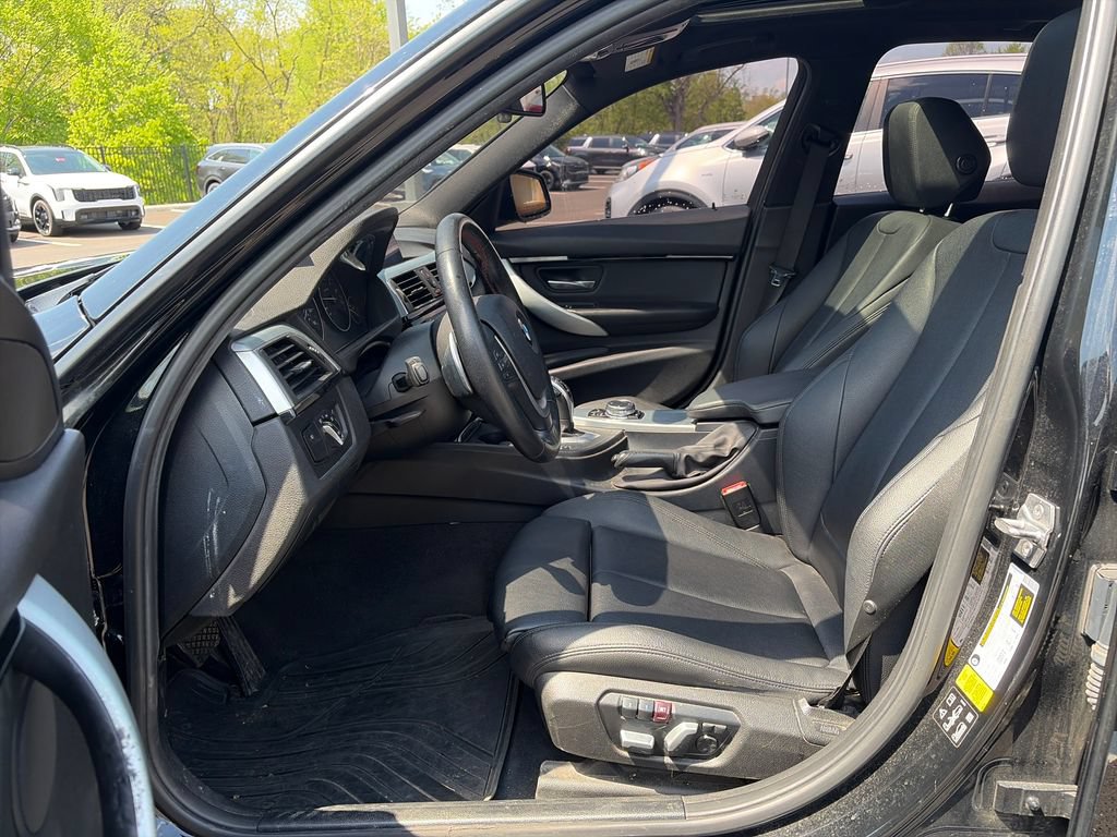 Used 2016 BMW 328i xDrive Sedan AWD/4WD image 14