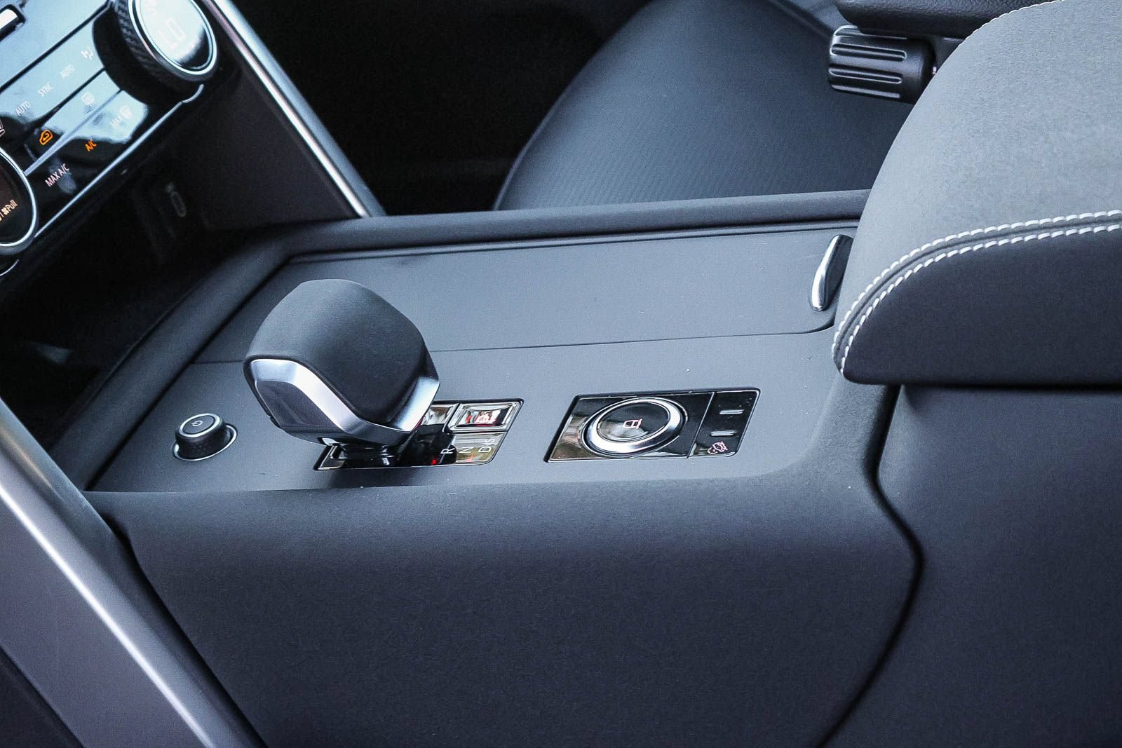 New 2026 Land Rover Discovery Dynamic SE AWD/4WD image 29