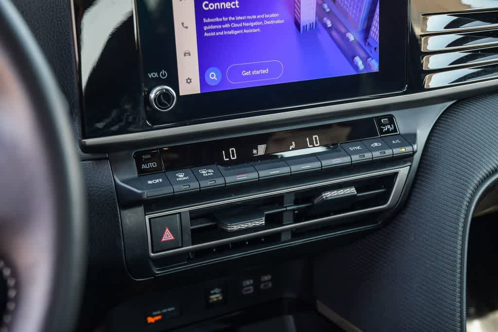 Used 2025 Toyota Camry SE image 21