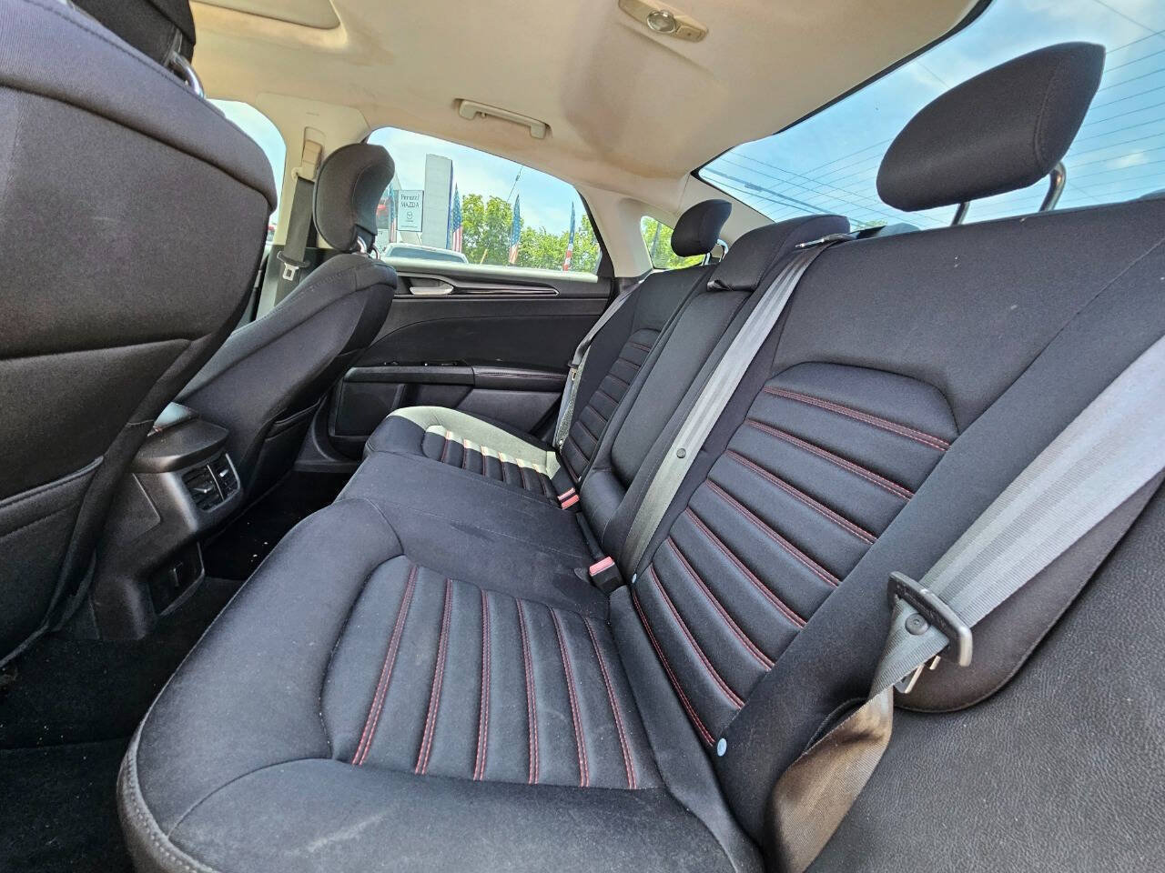 Used 2013 Ford Fusion SE FWD image 6