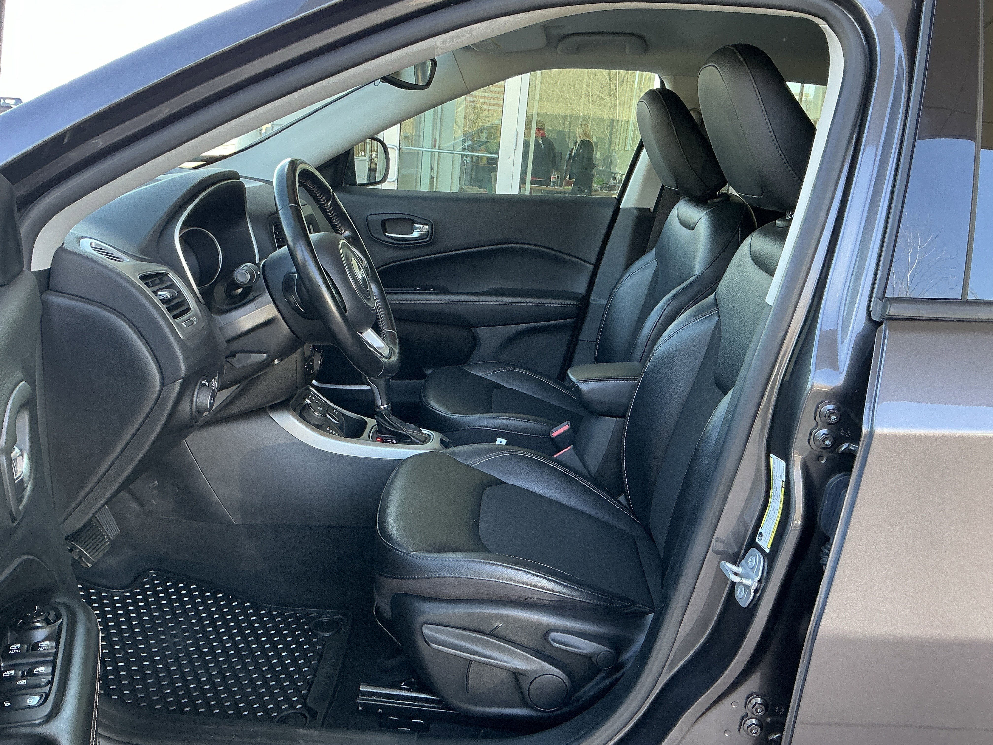Used 2020 Jeep Compass Latitude w/ Cold Weather Group AWD/4WD image 6