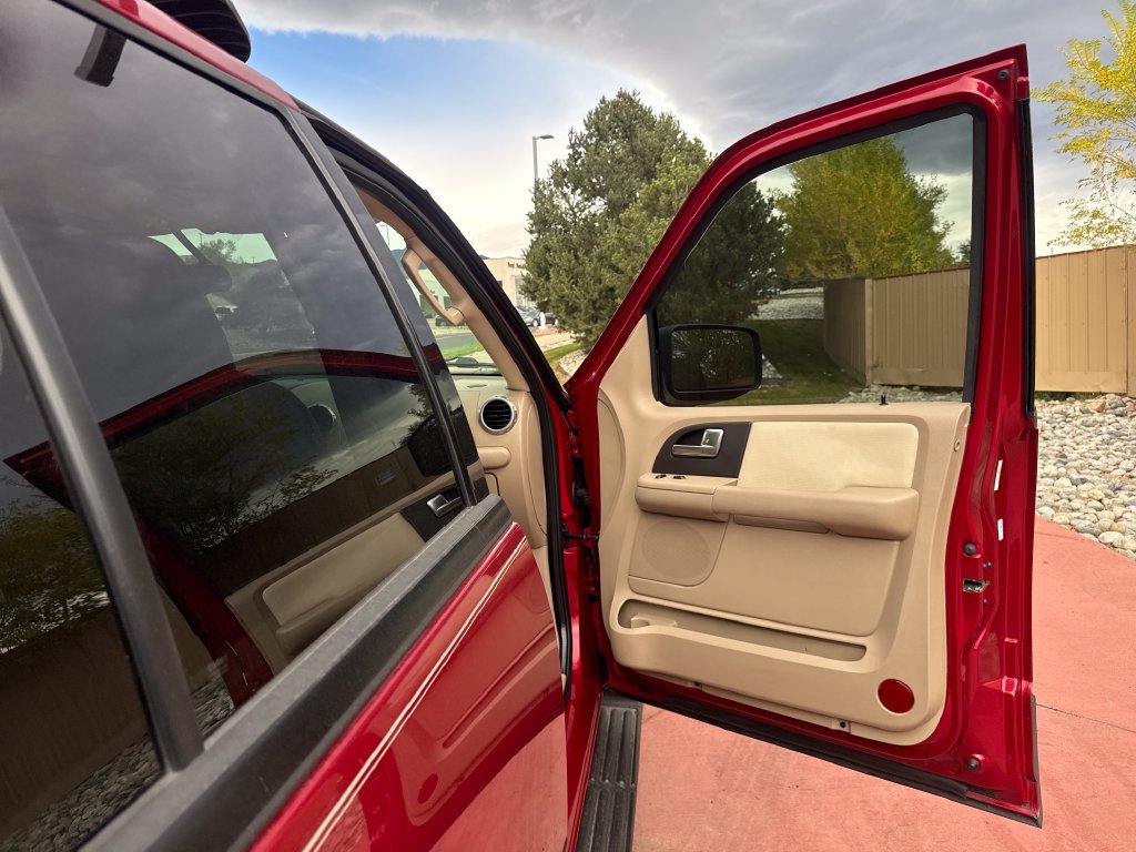 Used 2004 Ford Expedition XLT AWD/4WD image 27