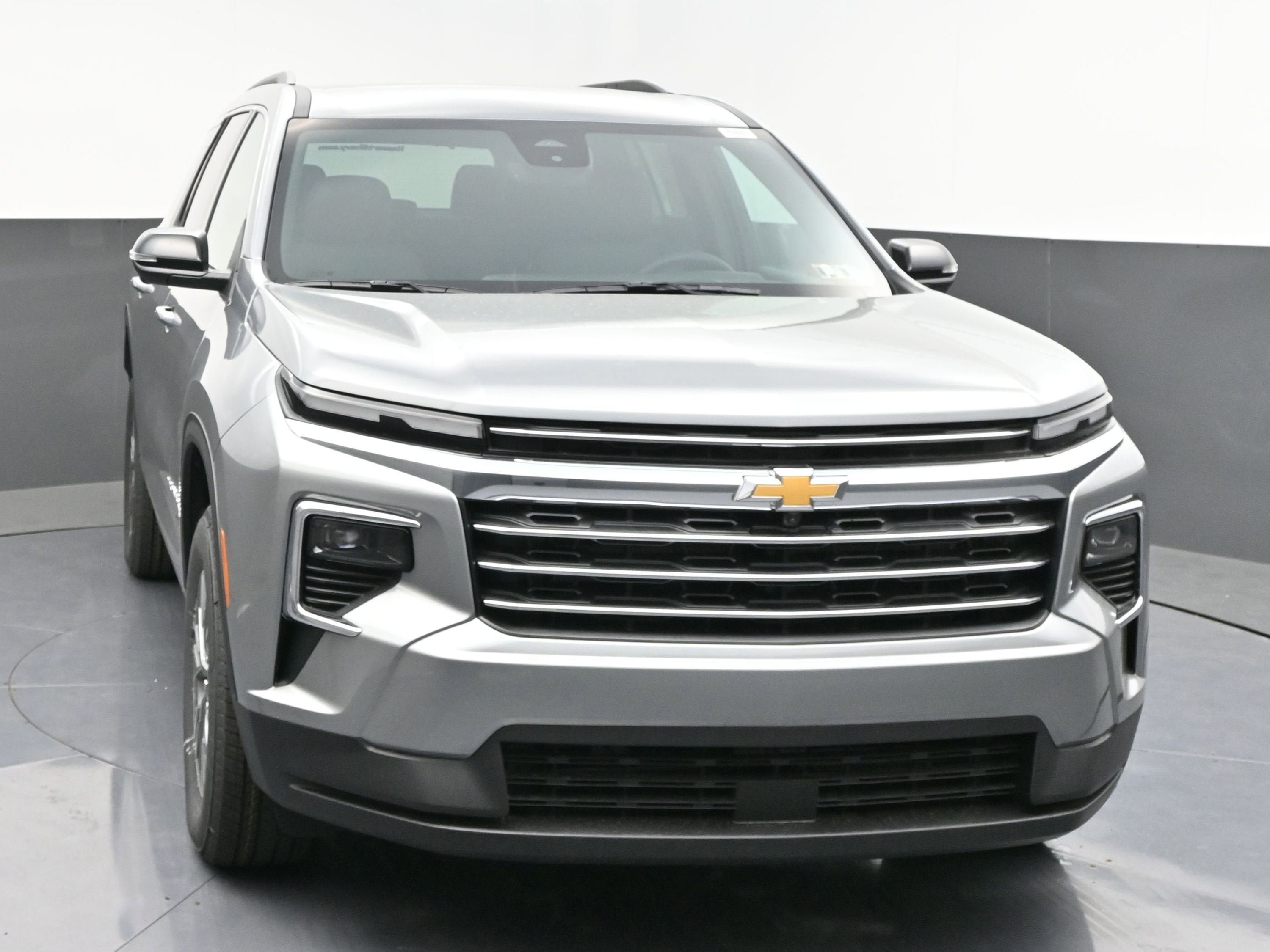 New 2026 Chevrolet Traverse LT w/ Driver Confidence Package AWD/4WD image 2